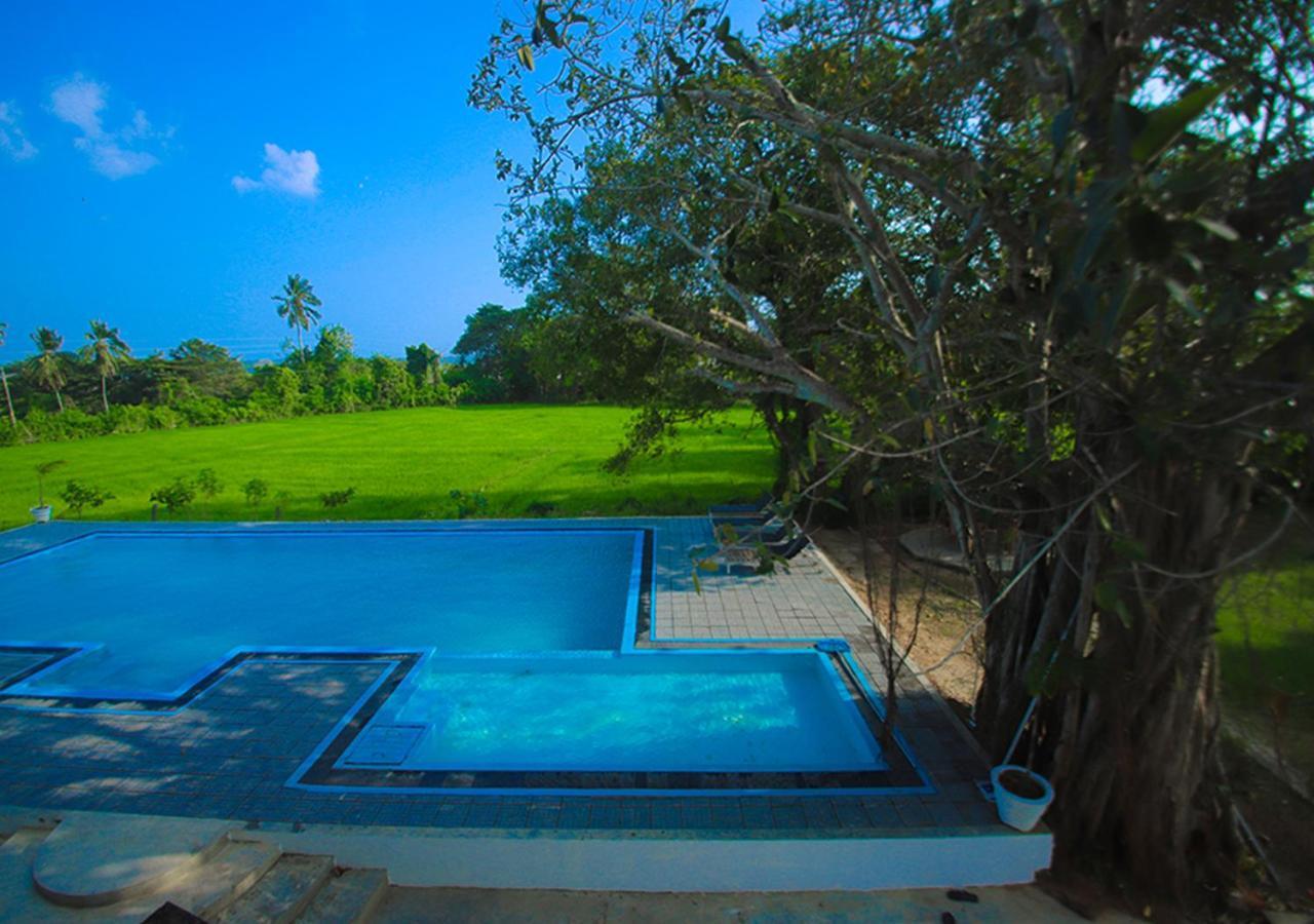 Birdsong Leisure Resort Tissamaharama Exterior photo